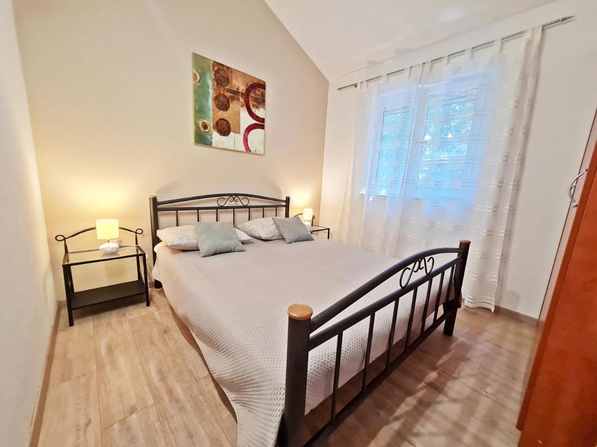 Apartment Ivana Borak Omiš Extérieur photo